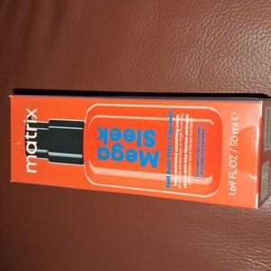 New Matrix Mega Sleek Smoothing Serum